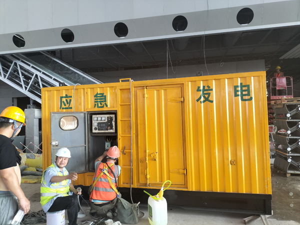 东安怎样判断空气滤清器是否需要更换？